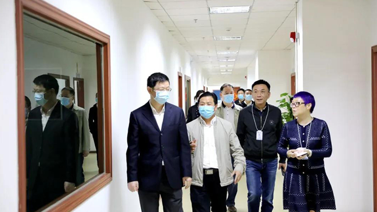 省政府口岸辦副主任、省商務(wù)廳口岸處處長羅專一行蒞臨炬神電子開展聯(lián)點(diǎn)服務(wù)工作