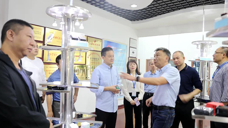 市政協(xié)副主席、九三學社郴州市委主委潘執(zhí)坤一行調(diào)研炬神電子